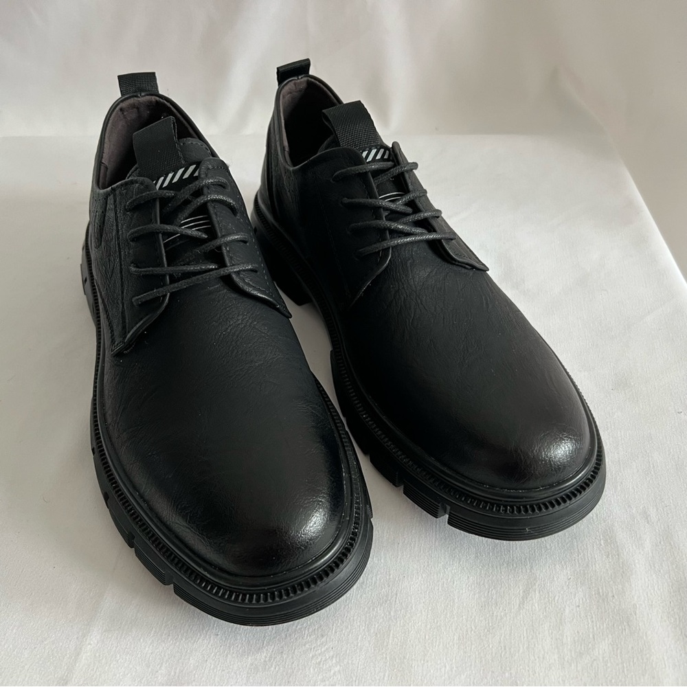 NEW Black Men’s Dress Shoes Size 8 (New without tags)